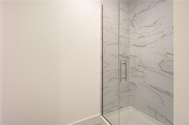 2150 NW Scenic View Drive, Riverside, MO 64150