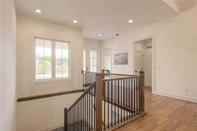 2150 NW Scenic View Drive, Riverside, MO 64150