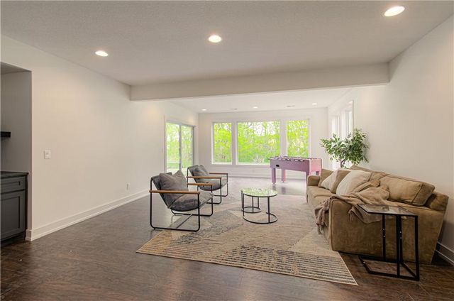 2150 NW Scenic View Drive, Riverside, MO 64150