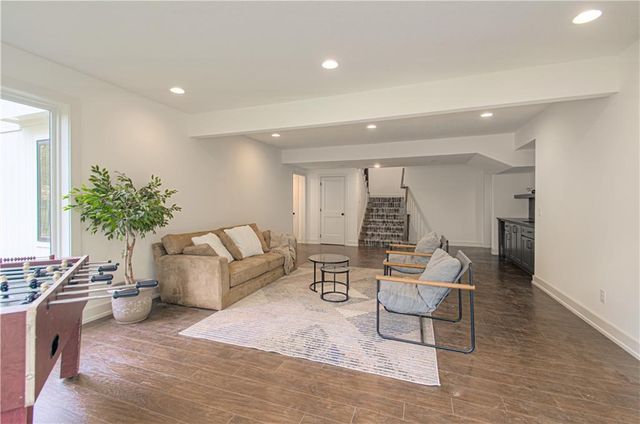 2150 NW Scenic View Drive, Riverside, MO 64150