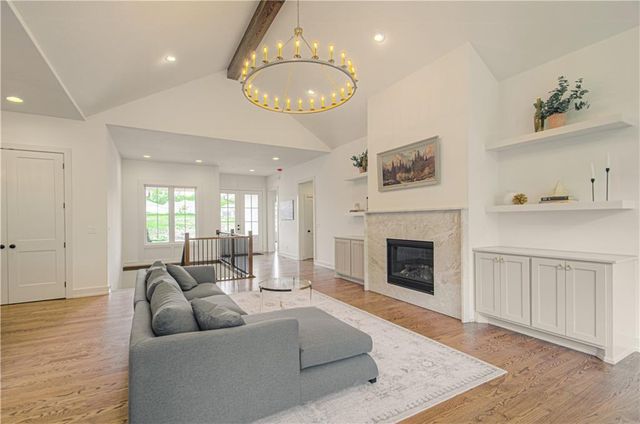 2150 NW Scenic View Drive, Riverside, MO 64150