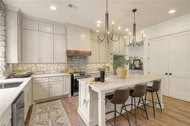 2150 NW Scenic View Drive, Riverside, MO 64150