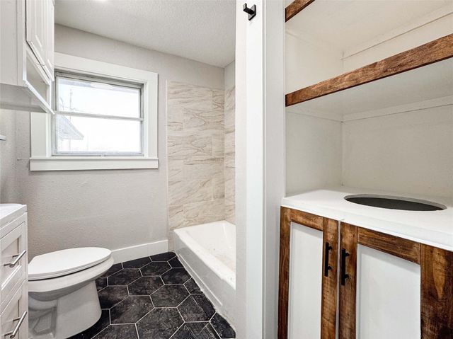 2108 Ontario Street, Baytown, TX 77520