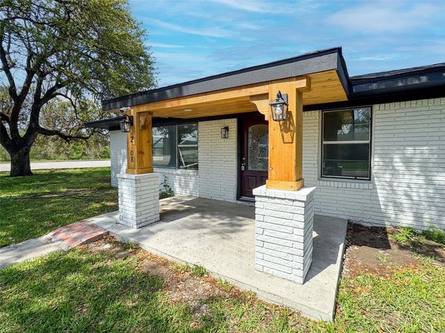 2108 Ontario Street, Baytown, TX 77520