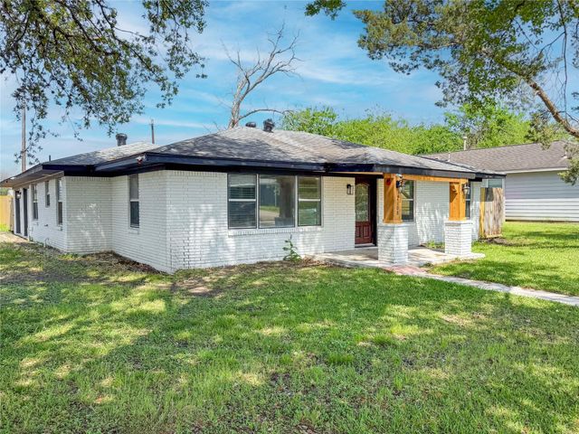2108 Ontario Street, Baytown, TX 77520