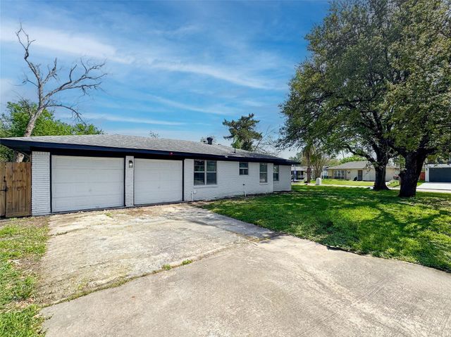 2108 Ontario Street, Baytown, TX 77520