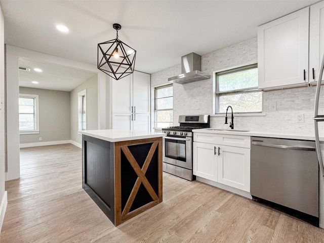 2108 Ontario Street, Baytown, TX 77520