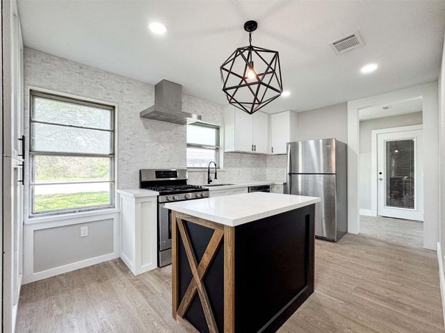 2108 Ontario Street, Baytown, TX 77520