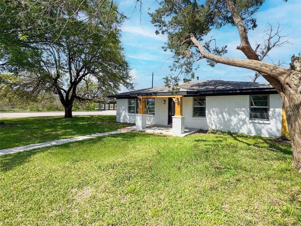 2108 Ontario Street, Baytown, TX 77520