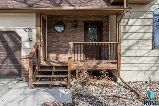 7604 E Palomino Rd Road, Sioux Falls, SD 57110