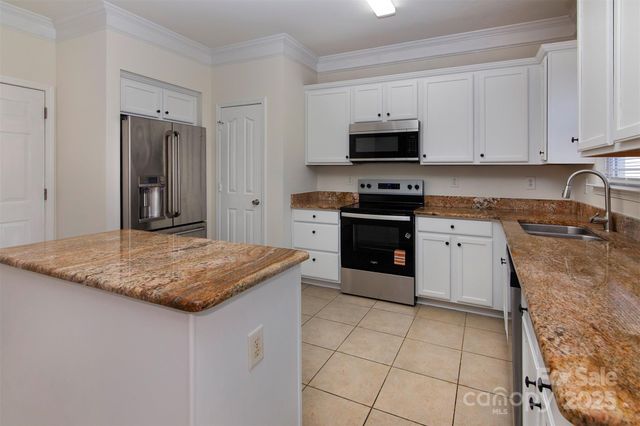 608 Wrayhill Drive, Charlotte, NC 28262