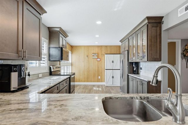 1001 BENJAMIN FRANKLIN DRIVE 206, Sarasota, FL 34236