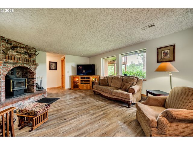 209 BLAINE Rd, Woodland, WA 98674