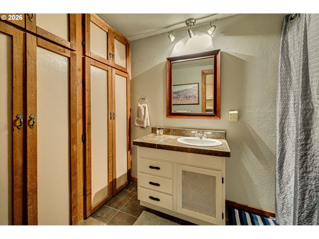 209 BLAINE Rd, Woodland, WA 98674