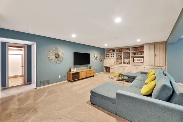 9303 E Bent Tree Cir, Wichita, KS 67226