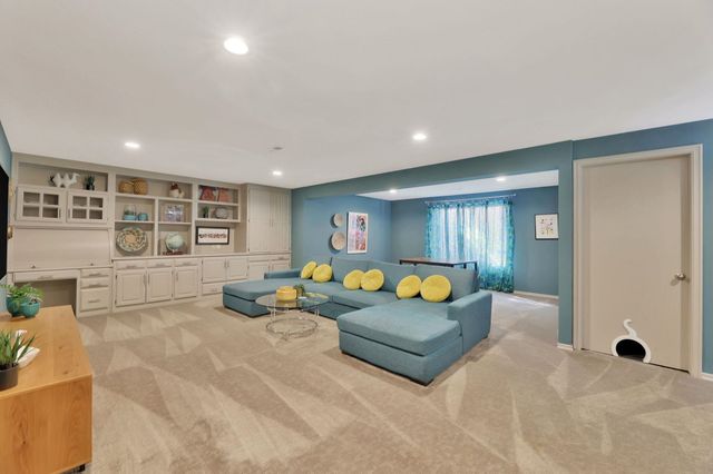 9303 E Bent Tree Cir, Wichita, KS 67226