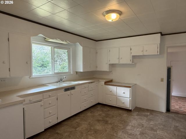 42710 SILVER SPRINGS Rd, Port Orford, OR 97465