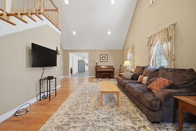 19 Peter Rd, North Reading, MA 01864