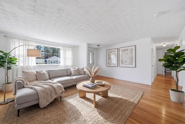 19 Peter Rd, North Reading, MA 01864