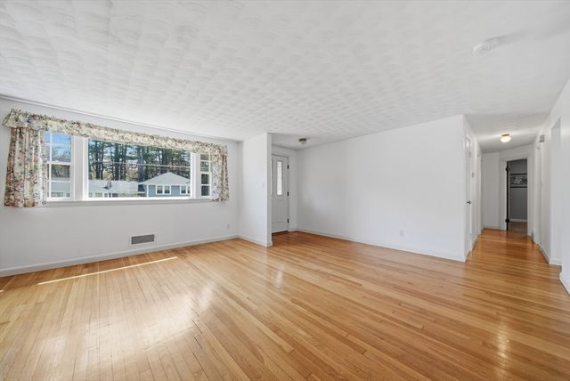 19 Peter Rd, North Reading, MA 01864