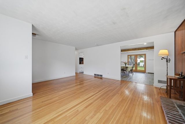 19 Peter Rd, North Reading, MA 01864