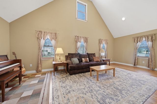 19 Peter Rd, North Reading, MA 01864