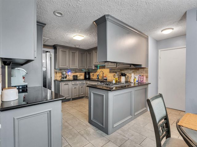 925 N Amy Drive, Deer Park, TX 77536