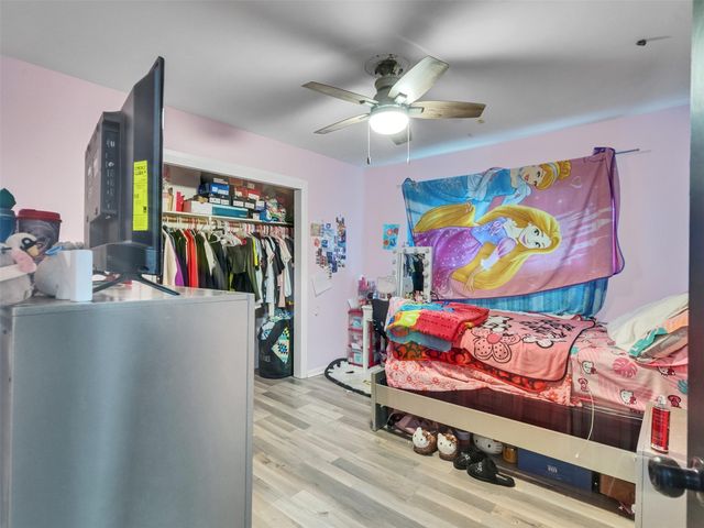 925 N Amy Drive, Deer Park, TX 77536