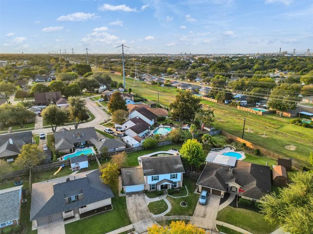 925 N Amy Drive, Deer Park, TX 77536