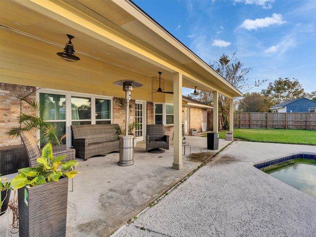 925 N Amy Drive, Deer Park, TX 77536