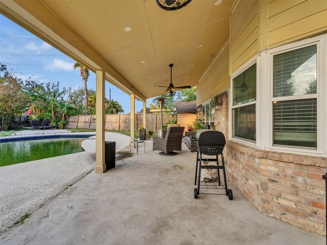 925 N Amy Drive, Deer Park, TX 77536