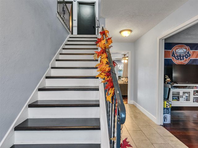 925 N Amy Drive, Deer Park, TX 77536