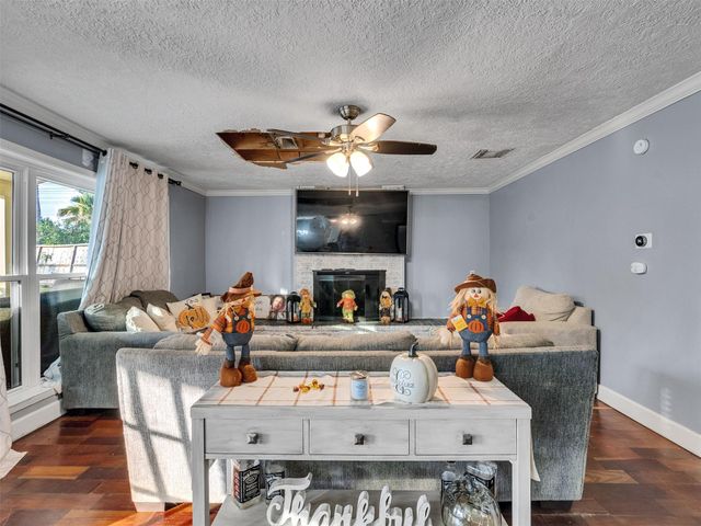 925 N Amy Drive, Deer Park, TX 77536