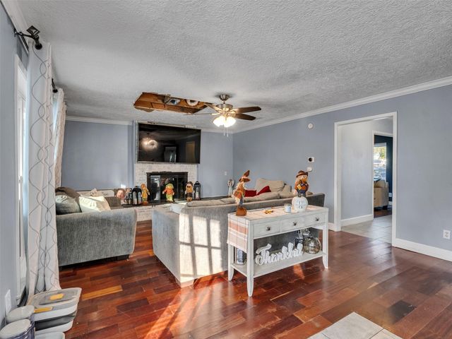 925 N Amy Drive, Deer Park, TX 77536