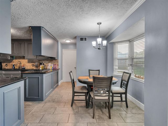 925 N Amy Drive, Deer Park, TX 77536