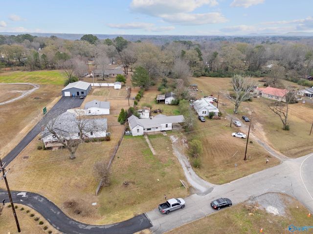 1616 Sparkman Street NW, Hartselle, AL 35640