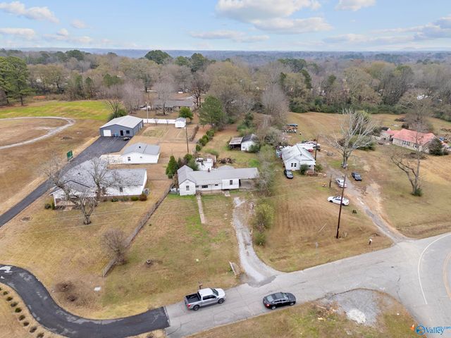 1616 Sparkman Street NW, Hartselle, AL 35640
