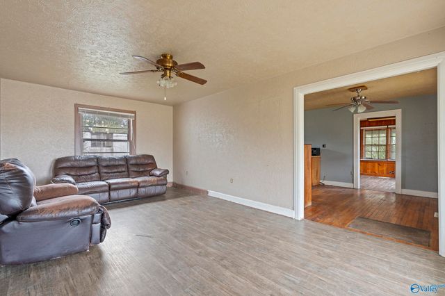 1616 Sparkman Street NW, Hartselle, AL 35640