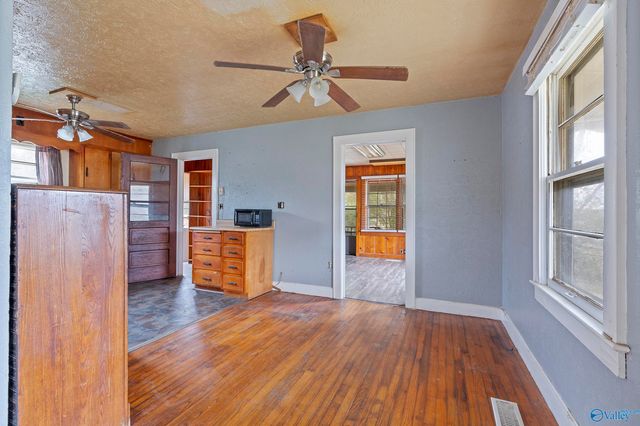 1616 Sparkman Street NW, Hartselle, AL 35640