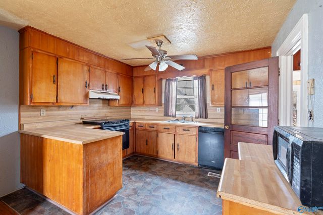 1616 Sparkman Street NW, Hartselle, AL 35640