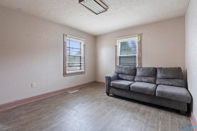 1616 Sparkman Street NW, Hartselle, AL 35640