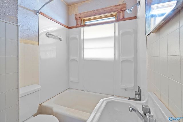 1616 Sparkman Street NW, Hartselle, AL 35640