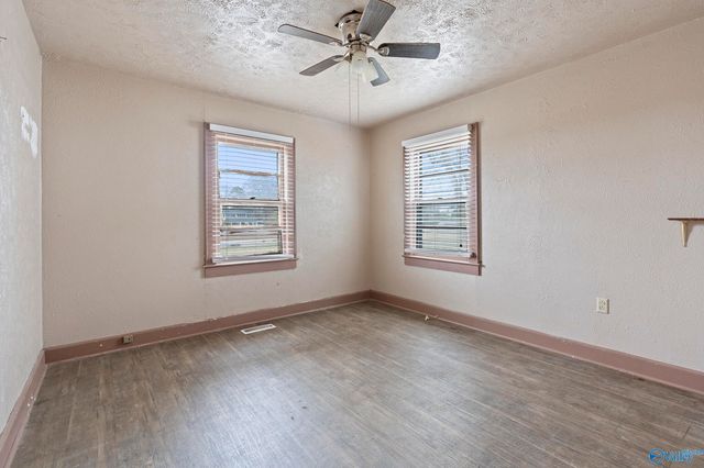 1616 Sparkman Street NW, Hartselle, AL 35640