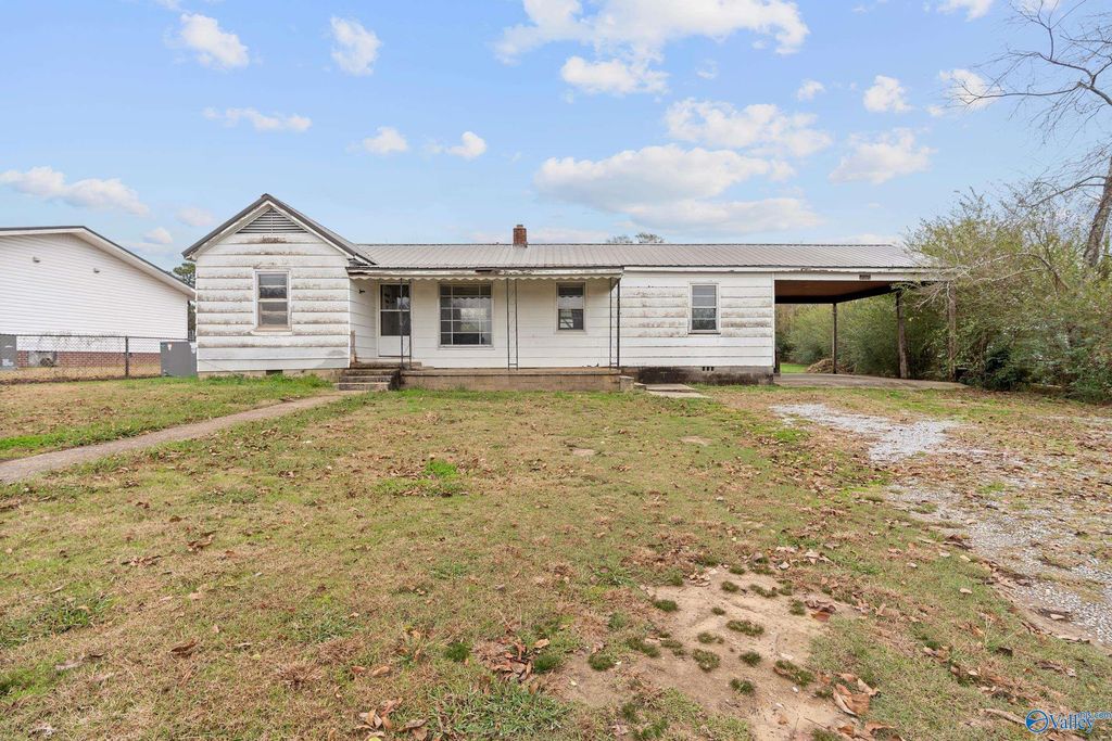 1616 Sparkman Street NW, Hartselle, AL 35640