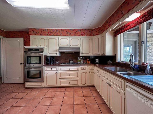 2610 Pewanaga Place, Flint, MI 48507