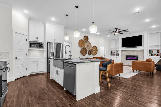 1028 W Day Street, Denison, TX 75020