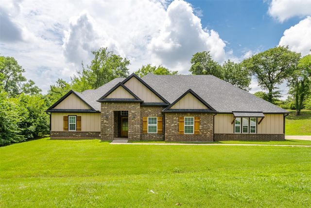 1028 W Day Street, Denison, TX 75020