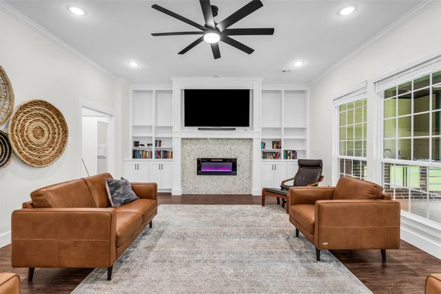 1028 W Day Street, Denison, TX 75020