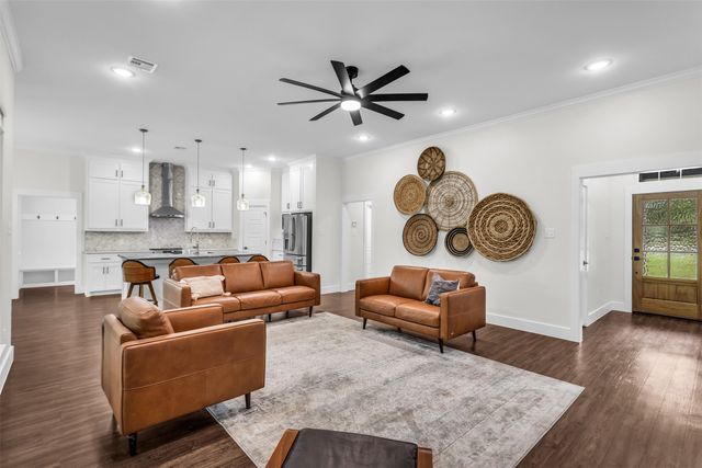 1028 W Day Street, Denison, TX 75020