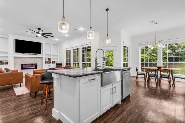 1028 W Day Street, Denison, TX 75020
